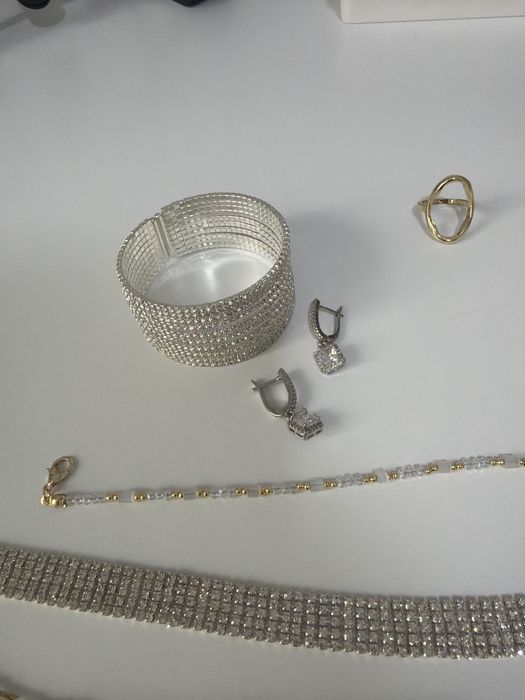 Отдам все украшения за 3000