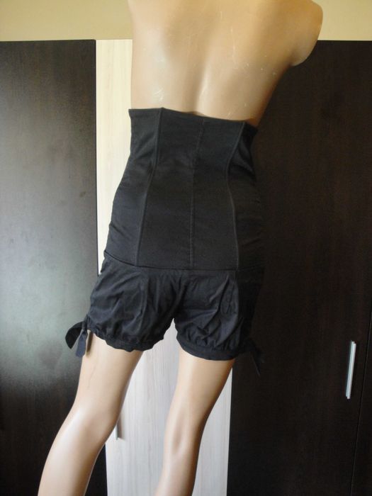 Нов черен къс дамски гащеризон с връзки (тип корсет), къси панталонки