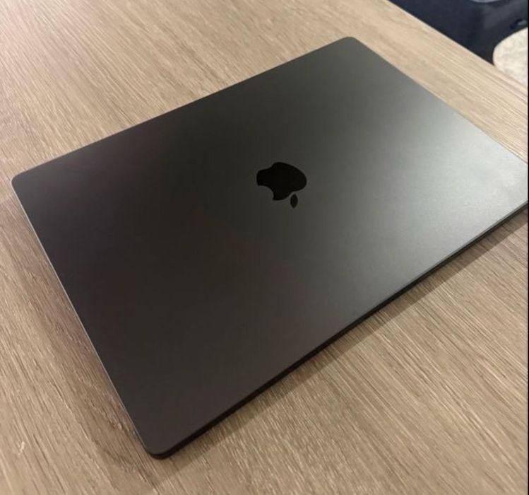 Macbook Pro 16 inch M3 Pro 18 Gb 512 SSD