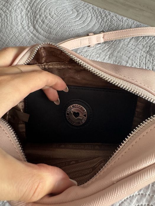 Чанта Love Moschino; пепел от рози