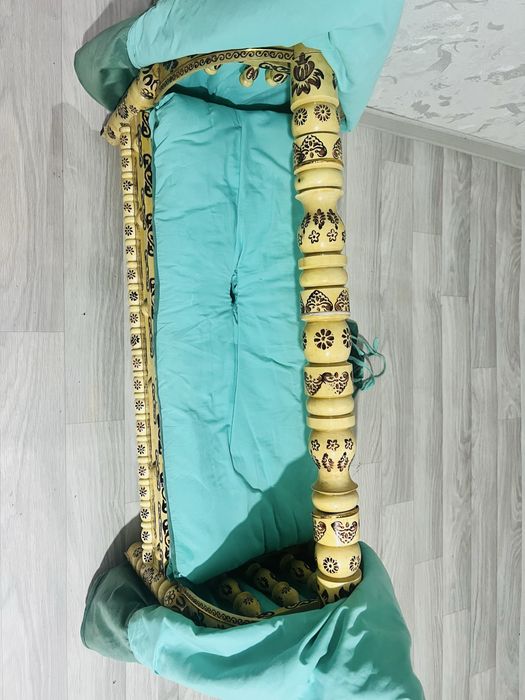 Бесік сатамын .