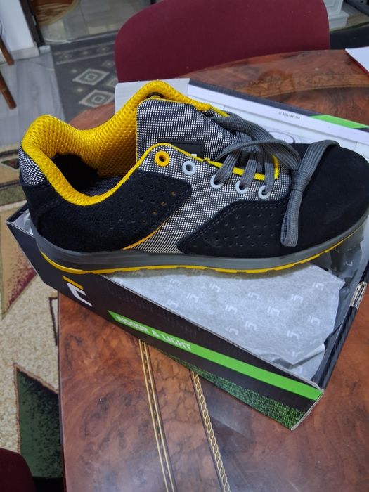 Papuci cu bot metalic