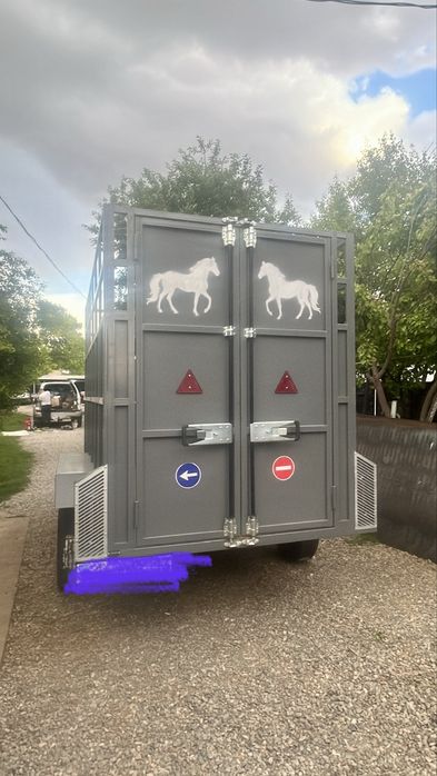 Продам коневоз прицеп нови лехковой