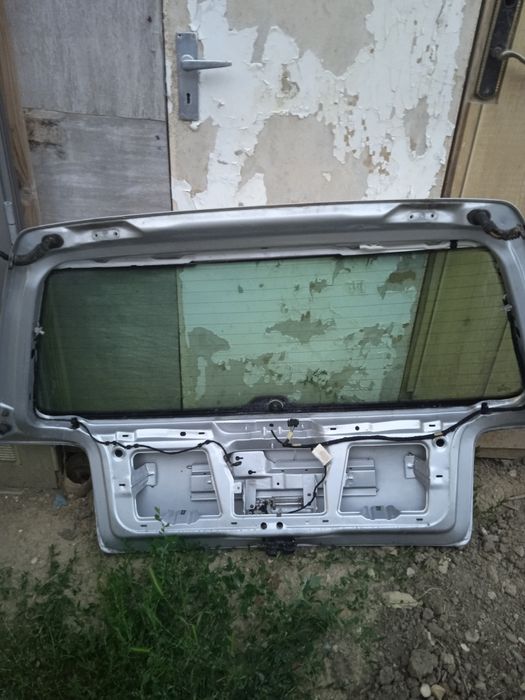 Vând ușă spate cu lunetă pentru vw golf 4 preț 300 lei negociabil