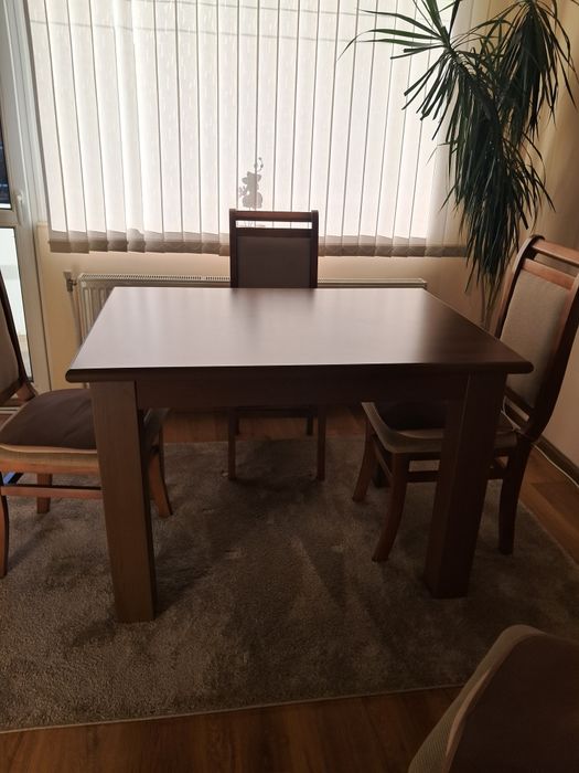 Трапезна  маса за хранене