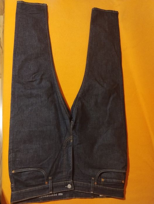Blugi Levi s 512 noi