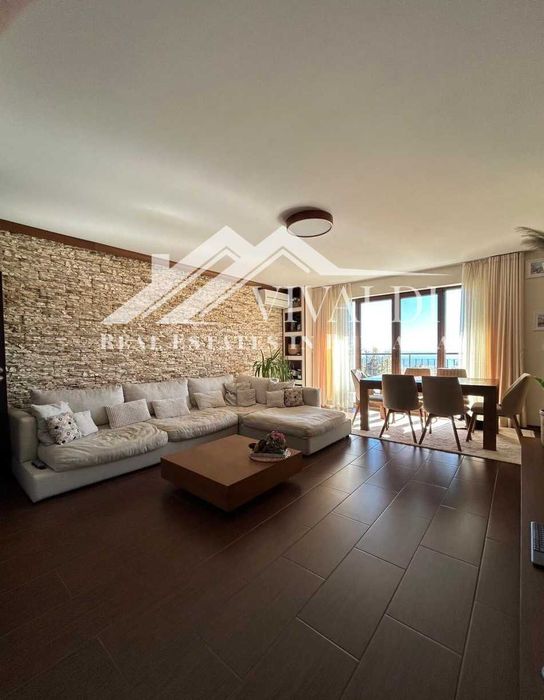 Продава се Тристаен апартамент в Варна, Център - 95 кв.м за 1557 €/кв.м - Снимка #1