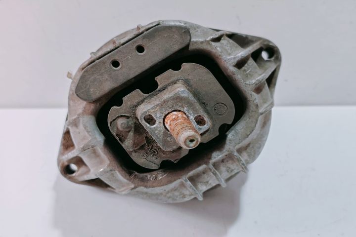 Tampon  motor 13981112 BMW Seria 1  seria