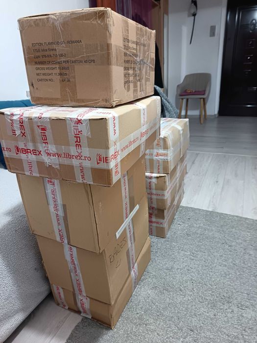 Biblioteca mare - 7 cutii pline de carti + 1 cadou