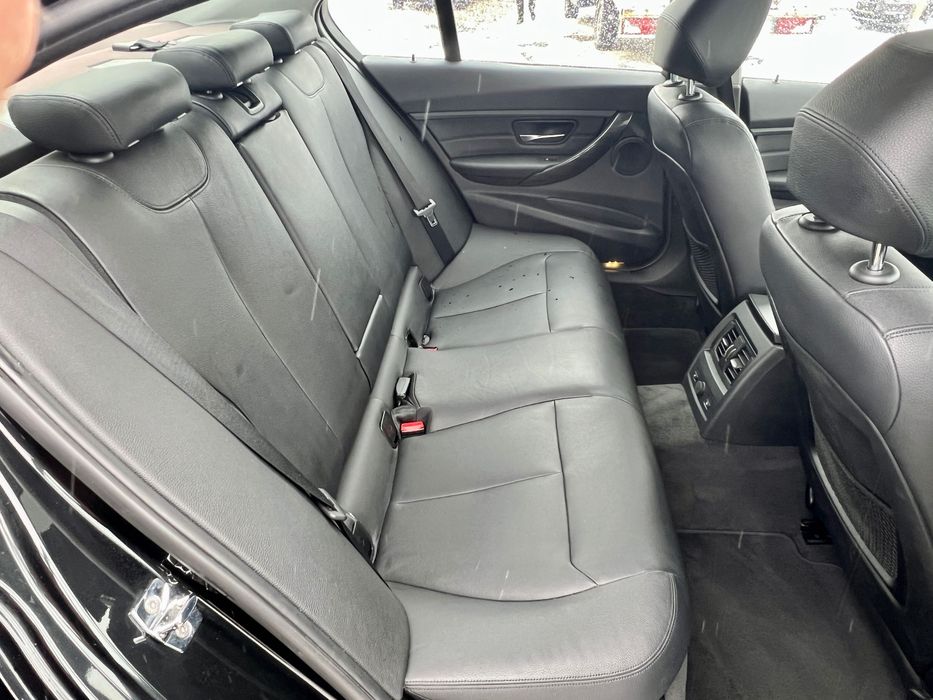 BMW 320d Luxury trapa/ HeadUp/ Lane Assist/ volan incalzit