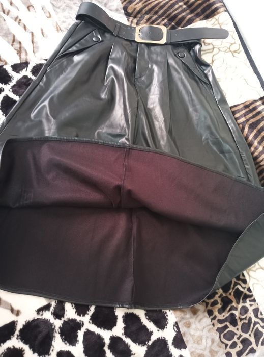 Yubka sotiladi holati yangi, sifati aʼlo, rementi bor