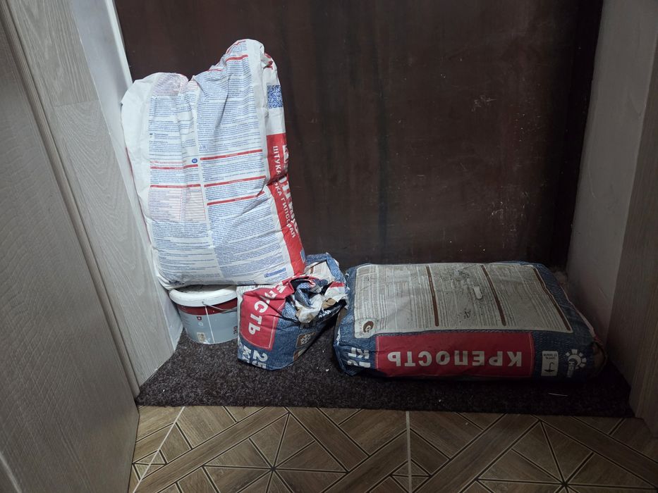 Кафелтный клей, гипс, доски ЛДСП