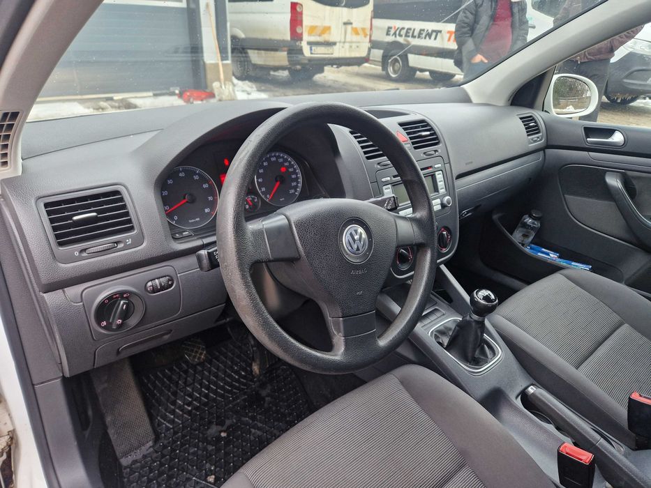 Vând Volkswagen Golf 5