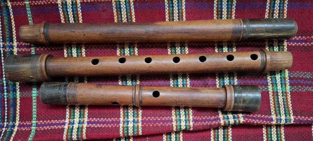 Български триставен кавал.