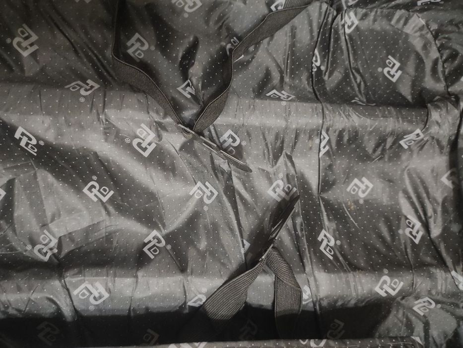 Продам чемодан черный