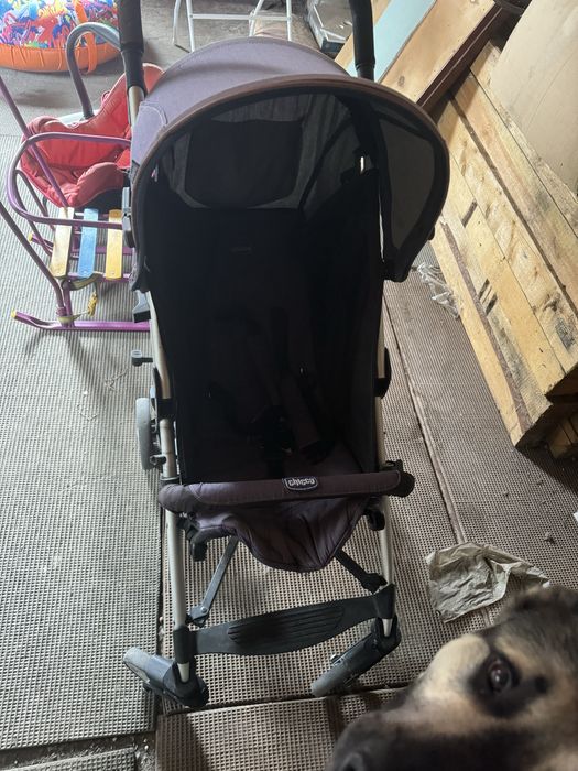 Продам прогулочную коляску Чико Лайтвей