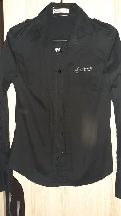 Риза с ефектен гръб