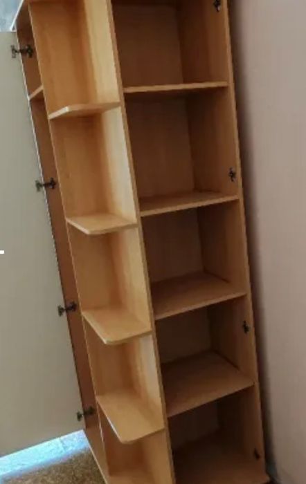 Двоен гардероб с етажерка