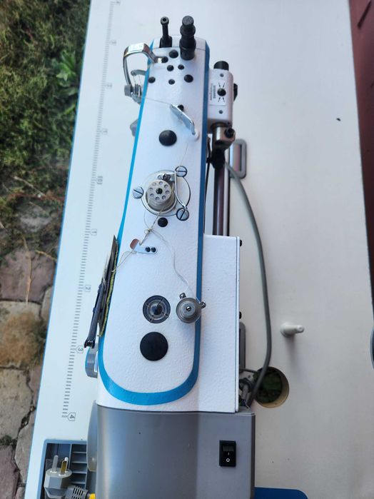 Продается швейная машина со столом