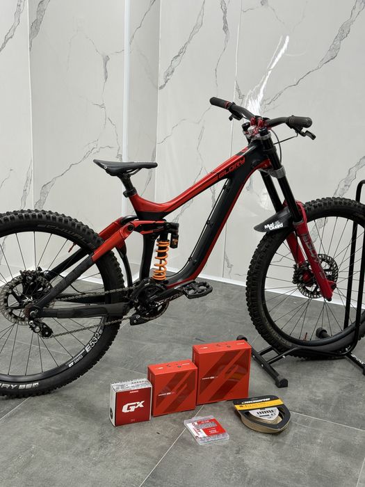 Велосипед за спускане Giant Glory Advanced Carbon 27.5 M