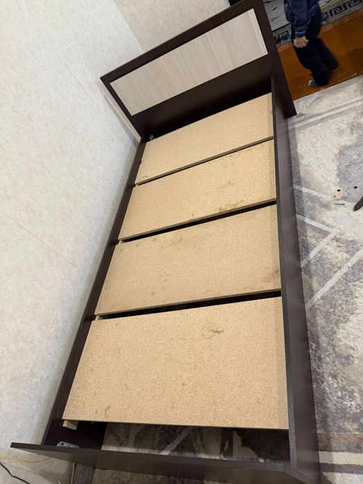 Продам мебель: Шкаф,кровать