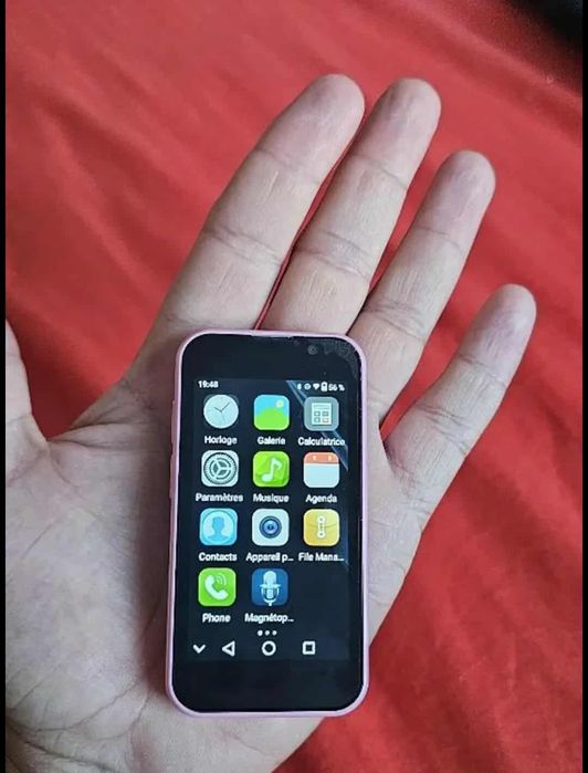 Мини смартфон 3G – компактен, стилен и практичен