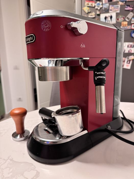 Espresor delonghi dedica 685