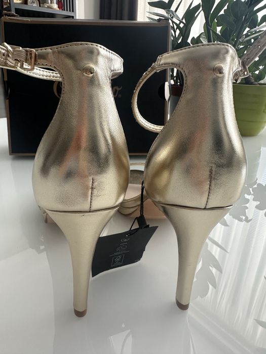 Дамски сандали на ток Buffalo