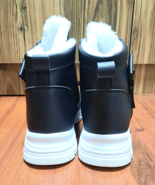 Ботинки детские новые и куртка детская б/у