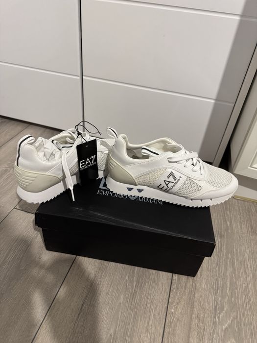 Чисто нови Армани