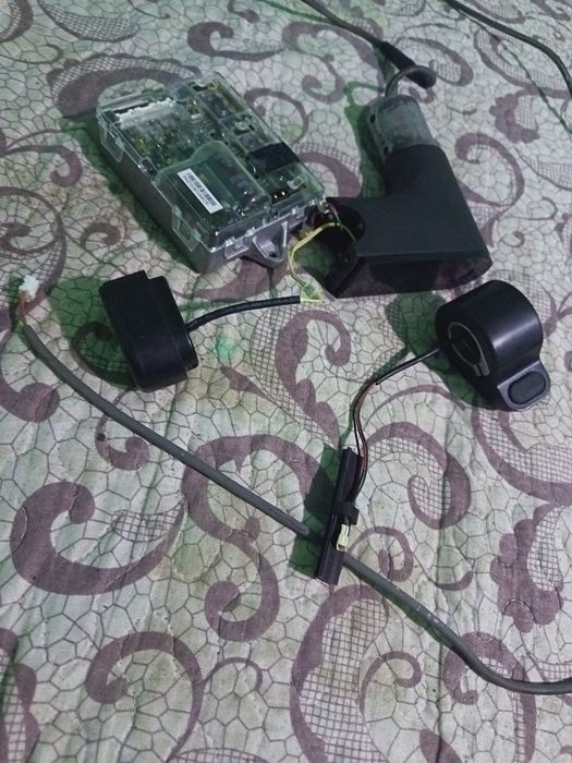 De vânzare piese pt trotineta