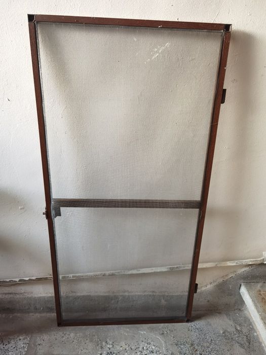 Продавам комарник