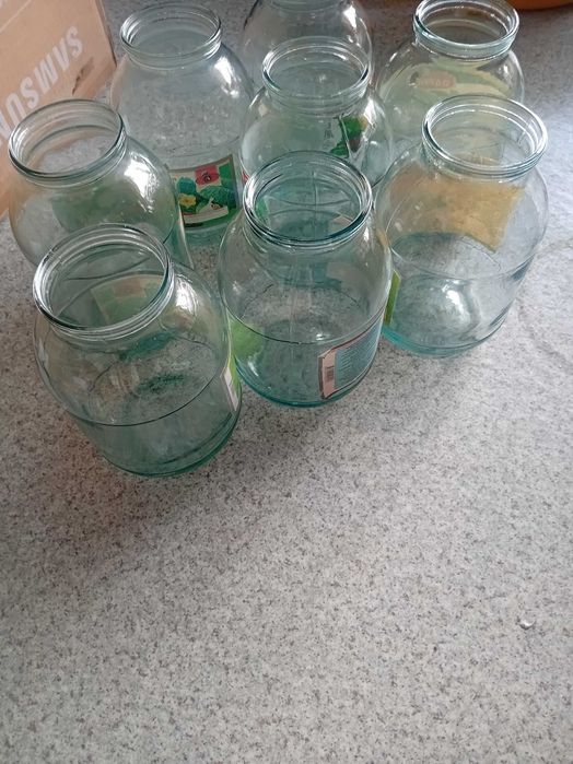 Продам банки двухлитровые