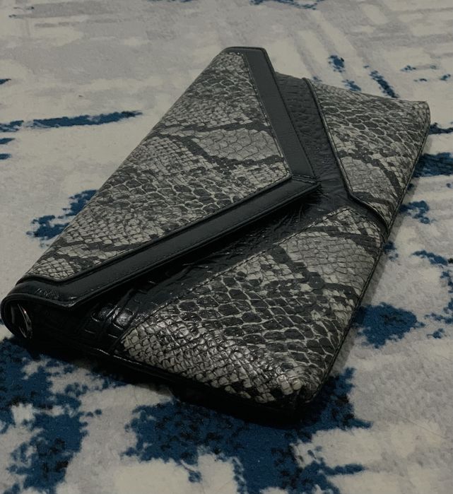 Adini Trend ayollar klatch sumkasi - yaxshi holatda