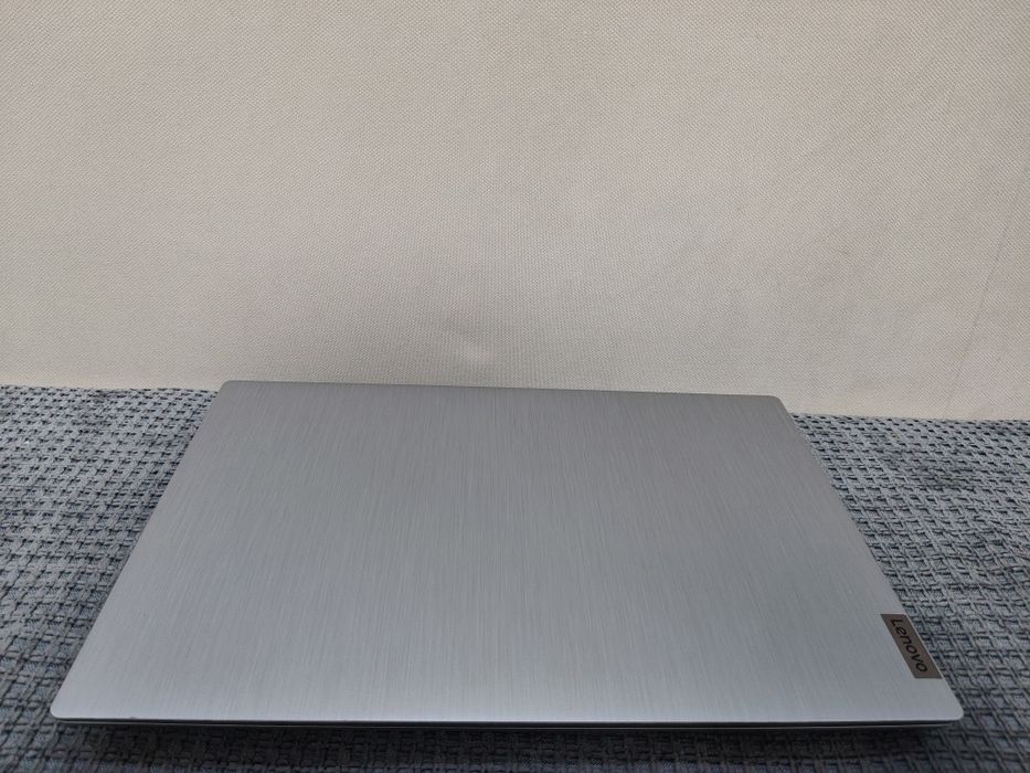 Ноутбук Lenovo
в комплекте