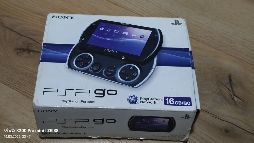 Продается PSP go 16 GB
