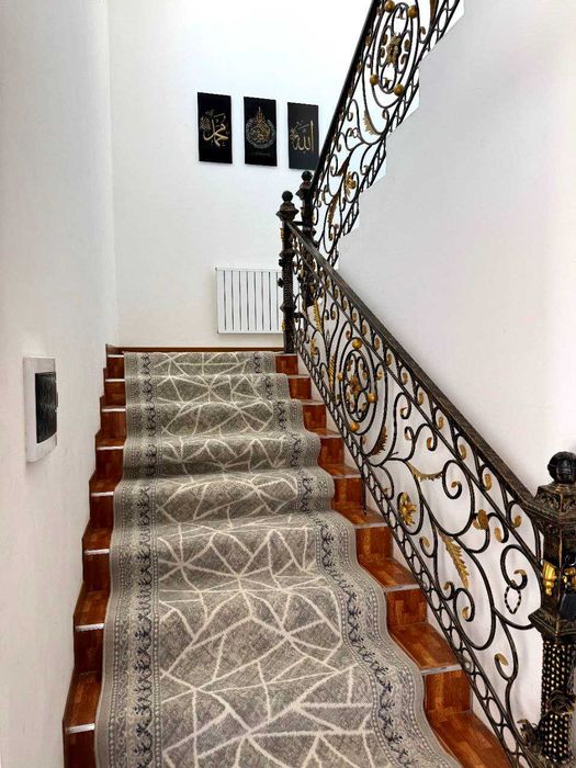 2 этажли евроремонт  яшаш учун тайёр котедж жихозлари билан  сотилади.