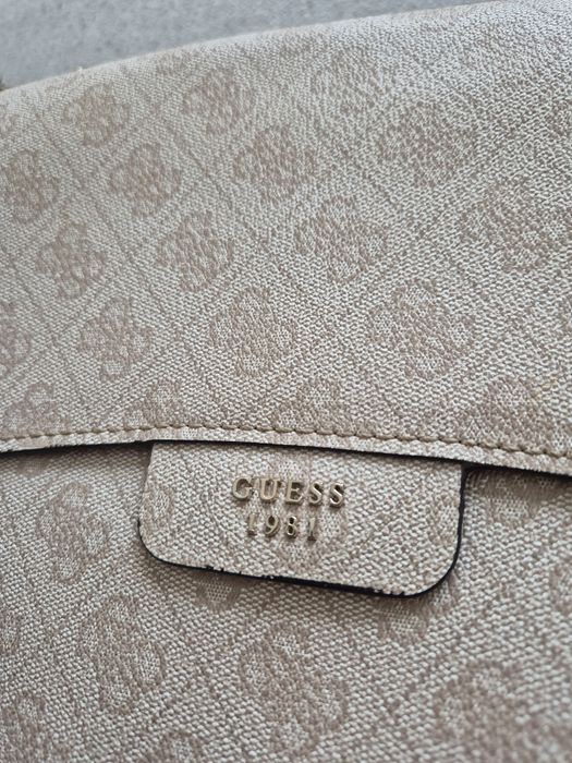 Дамска чанта Guess
