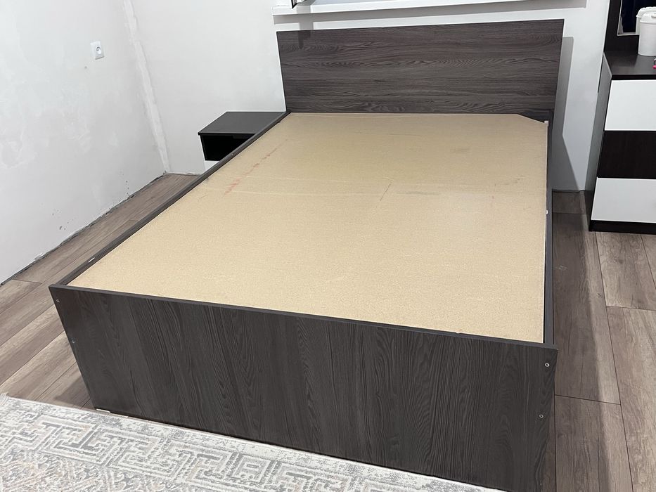 Продам кровать и шивонер
