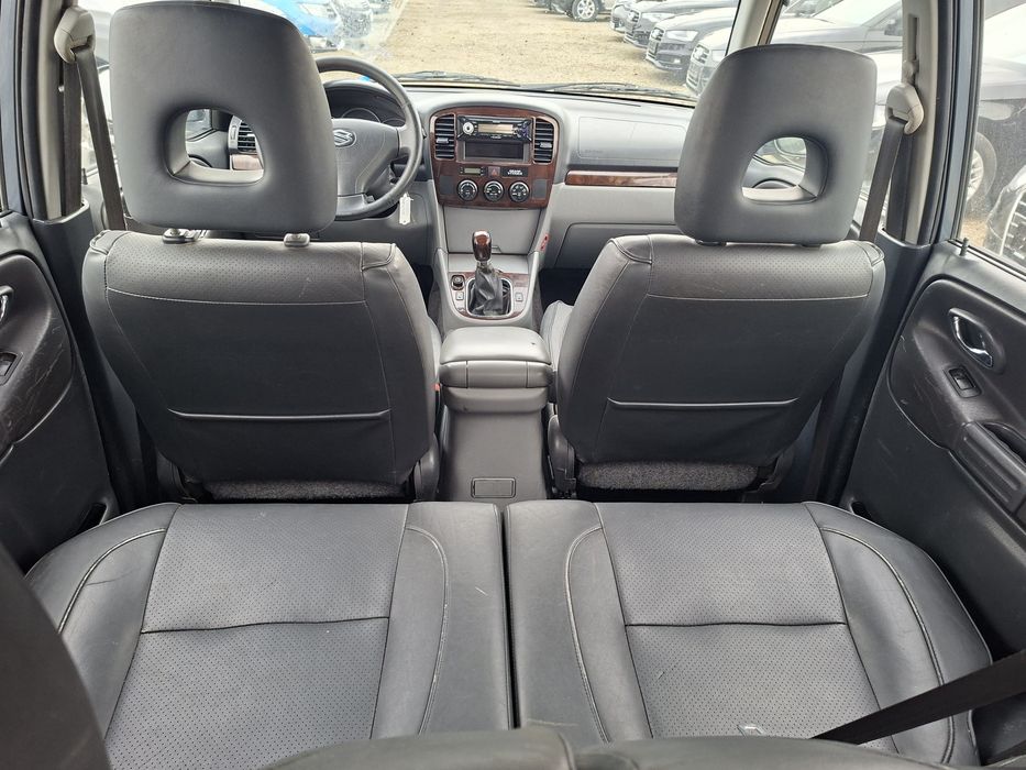 Vând Suzuki Grand Vitara 2.0 Benzină 4x4 Limited