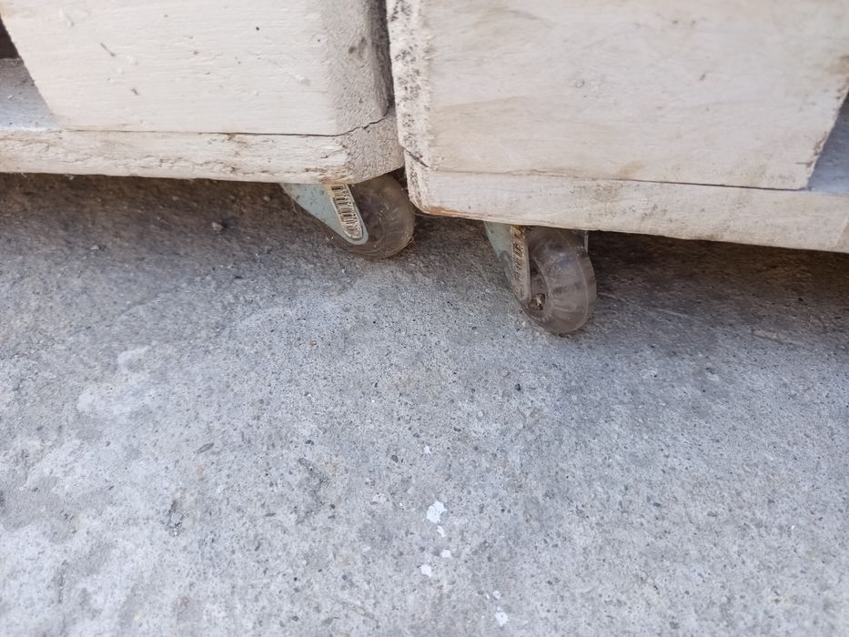 Canapea paleți cu pernute.lungime 240 cm