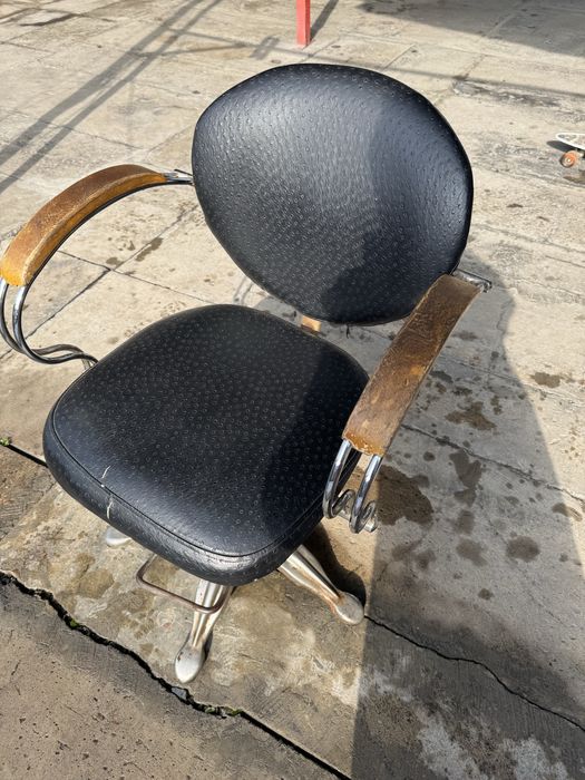 Продам кресло для парикмахера