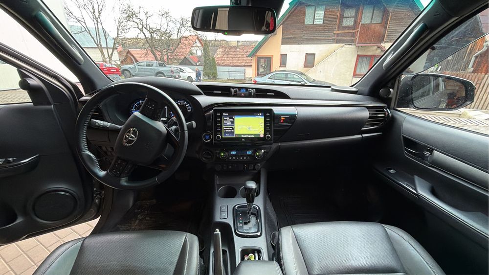 Toyota hilux invincible