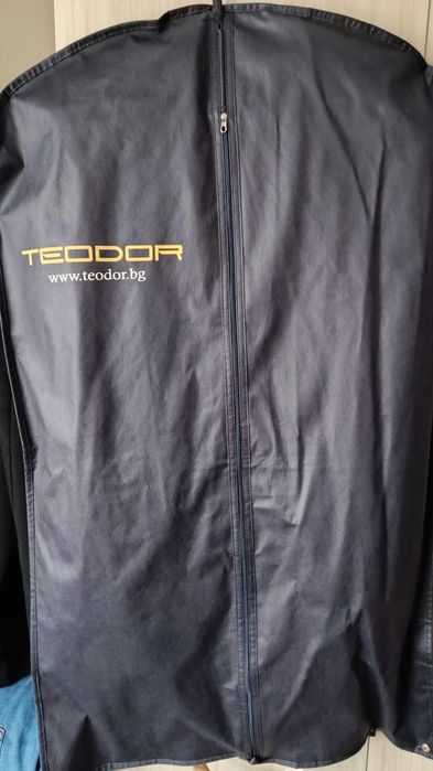 Продава се мъжки костюм Teodor