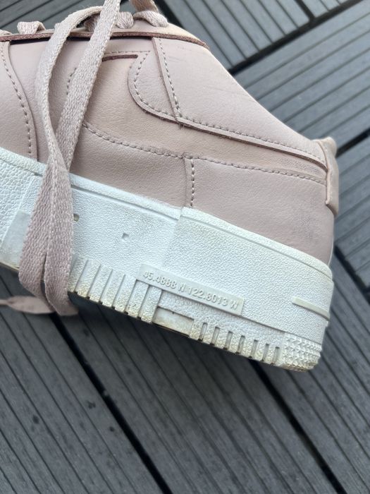 Nike Air Force 1 Pixel