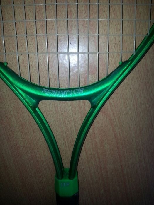 Срочно продам оригинальную ракетку