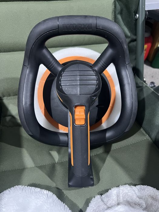 Полираща машина Worx 20V 3000 об./мин. + 4 чисто нови калъфа