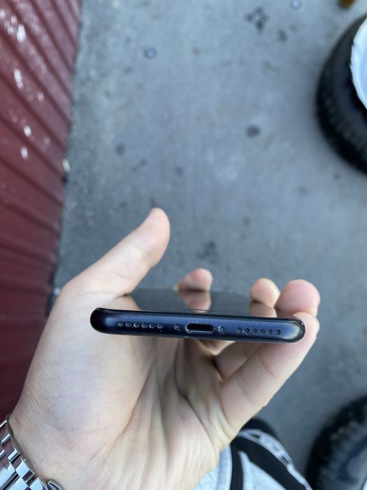 Iphone SE на 128гб 2020