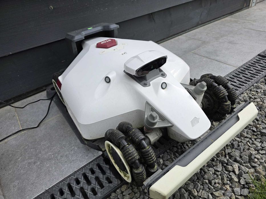Robot de tuns sau tundere / intretinut sau intretinere gazon sau iarba Luba 2 1000 AWD cu Lidar, fara fir perimetral, cu aplicatie si setari premium