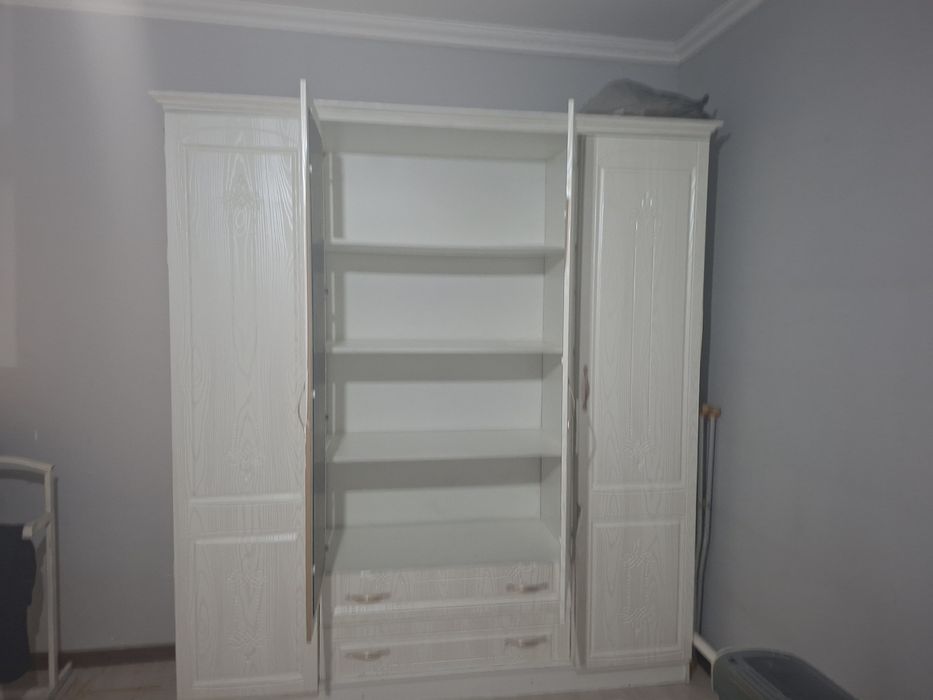Шкаф спальный Большой